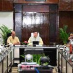 मुख्यमंत्री ने वन विभाग के अधिकारियों को वनों के संरक्षण के साथ ही वन संपदाओं को लोगों की आजीविका से जोड़ने की दिशा में विशेष प्रयास करने के दिए निर्देश