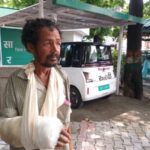 डीएम सविन बंसल ने एक बार फिर पेश की मानवता की मिसाल; असहाय, अनाथ और लाचार राजू को दिया सहारा